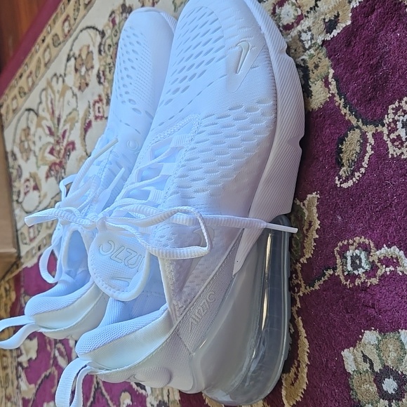 Nike Air Max 270 5Y NWOB White Sneakers Youth/women's Clean Classic Air Cushion - Picture 3 of 9